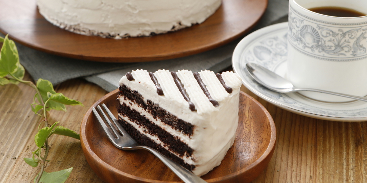 みんなで同じケーキを囲む幸せな時間